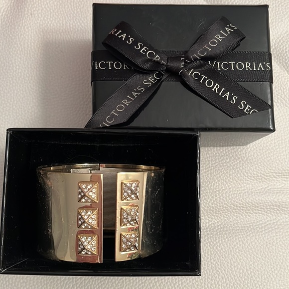 VICTORIA SECRET GOLD AND RHINESTONE ROCKSTUD CUFF BRACELET- NEW IN BOX - Picture 5 of 8